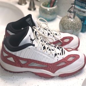 🔥JORDAN 11’s RED 🐍 SKIN LOW🔥EXCELLENT CONDITION